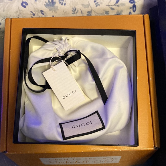 Selling a great Gucci belt black iltalian leather get it before it’s gone - Picture 3 of 5